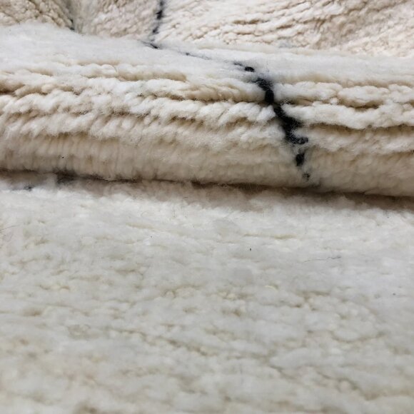 Beautiful Beni Ourain Handwoven Rug 8'.2"x5'.2" -Pure Wool Carpet- Free delivery - Picture 5 of 6